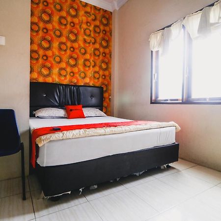 Reddoorz Near Jalan Gatot Subroto Medan Hotell Exteriör bild