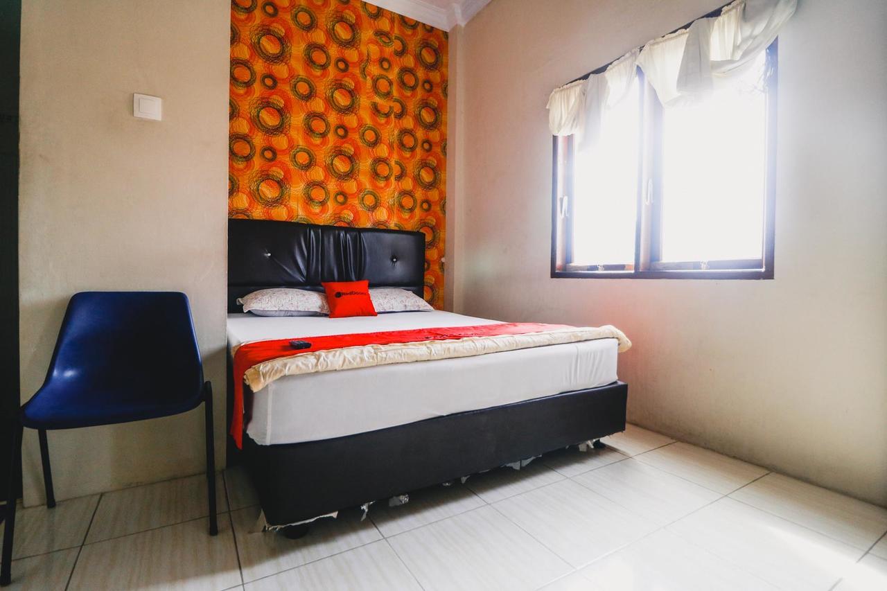 Reddoorz Near Jalan Gatot Subroto Medan Hotell Exteriör bild